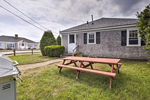 Contemporary Cottage - Walk to Craigville Beach! - image 5