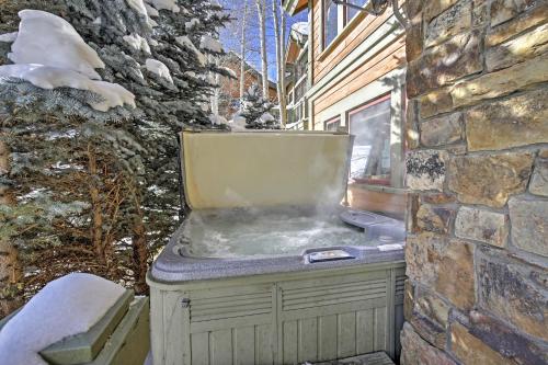 Ski-In and Out Townhome with Hot Tub by Arrow Bahn Lift! - image 4