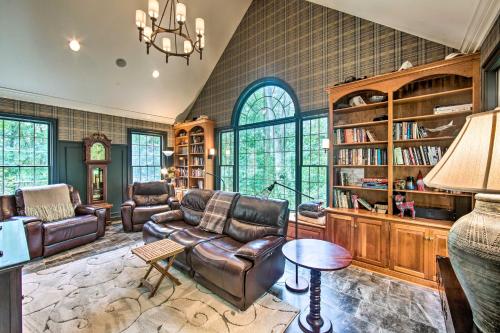 Extravagant Atglen Manor with Private 60-Acre Land! in Atglen, USA