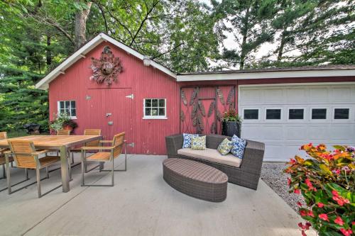 Quiet St Charles Cottage with Patio and 4 Acres - image 7