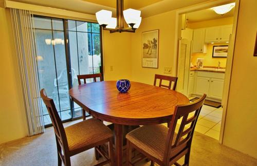 Phoenix Abode with Pool Access Walk to Fashion Park near ริคลี่ย์แมนชั่น