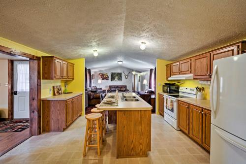 180-Acre Farm: 'The Lodge' in Klingerstown! in Tower City
