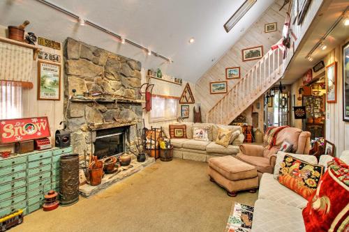 West Dover Vacation Rental w/ Hot Tub Near Mt Snow in Dover (VT)