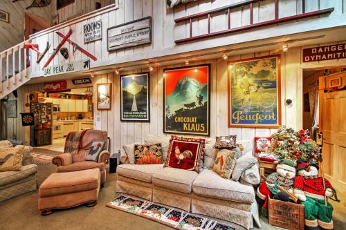 West Dover Vacation Rental w/ Hot Tub Near Mt Snow in Dover (VT)