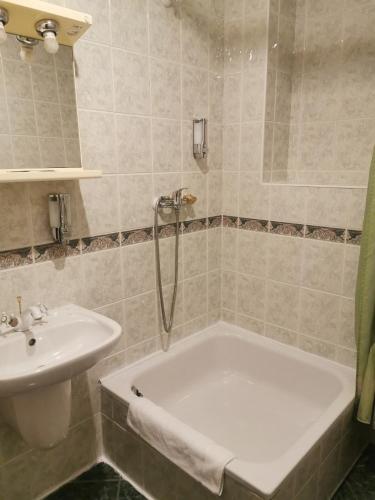 River Star Hotel - image 11