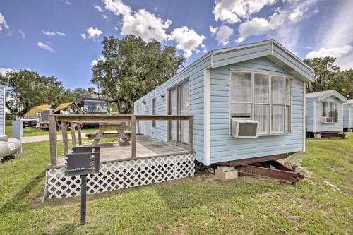 Quaint Silver Springs Cabin with Direct Lake Access! in Ocklawaha