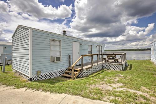 Quaint Silver Springs Cabin with Direct Lake Access!