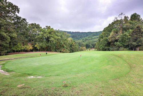 Condo on Kingwood Golf Course about 3 Mi to Main St!