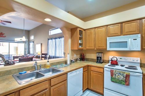Lovely Condo with Balcony Less Than 3 Miles to Parks and Golf! in Fountain Hills