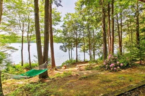 Charming Casco Cottage on Lake with Private Dock! - image 6