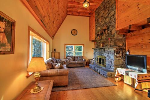 Bearpen Lodge on 125 Acres - Near Belleayre Mtn! in Vega, USA