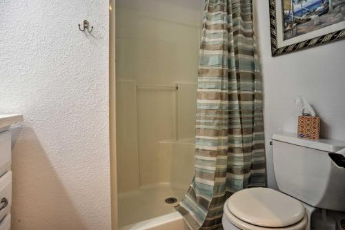 Wooded Gilbertsville Hideaway on Kentucky Lake! - image 5