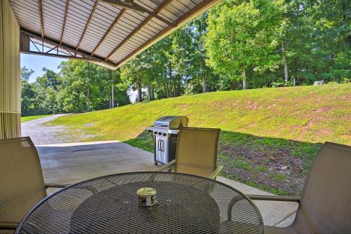 Wooded Gilbertsville Hideaway on Kentucky Lake! - image 7