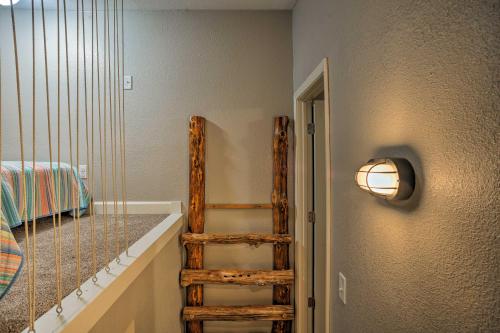 Wooded Gilbertsville Hideaway on Kentucky Lake! - image 2