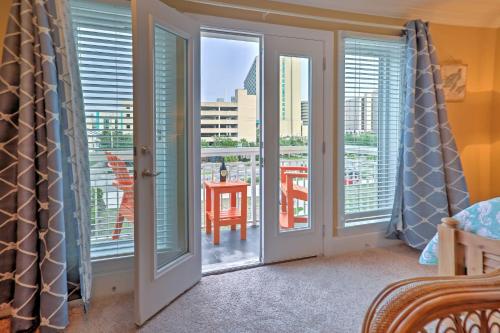 Myrtle Beach Getaway with Elevator 1 Block to Beach - image 9