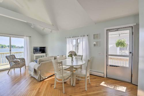 NEW! Waterfront Portsmouth House - Mins to Newport - main image