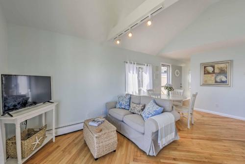 NEW! Waterfront Portsmouth House - Mins to Newport - image 8