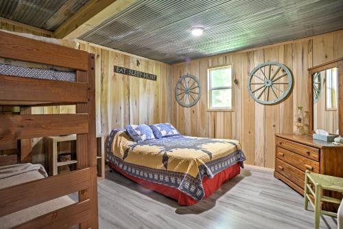 Kentucky Cabin with 2 Fishing Ponds and Trail Access in New Concord, USA