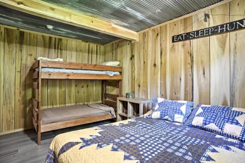 Kentucky Cabin with 2 Fishing Ponds and Trail Access in New Concord, USA