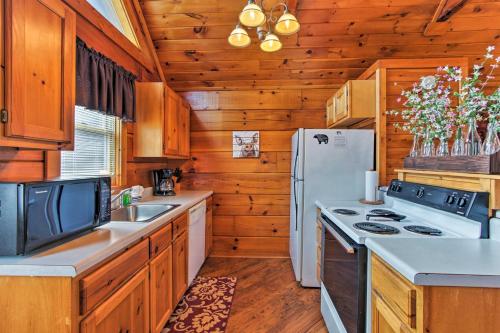 Two Hearts Gatlinburg Cabin with Hot Tub Amenities - image 5
