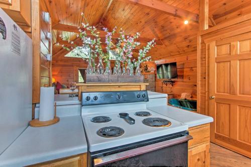 Two Hearts Gatlinburg Cabin with Hot Tub, Amenities