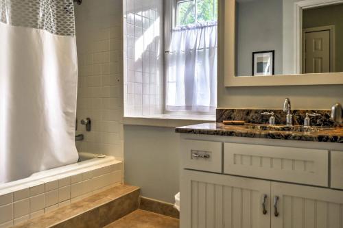 Bright Hilton Head Island Villa - Bike to Beach! - image 8