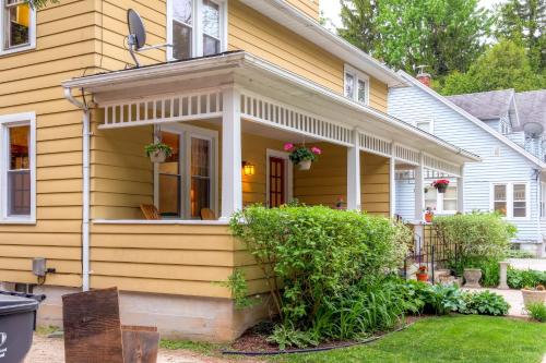 Inviting Townhome with Porch Walk to Lake Elkhart! - image 7