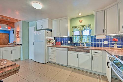 Cozy Blue Adobe with Steam Room 2 Mi from Taos! - image 8
