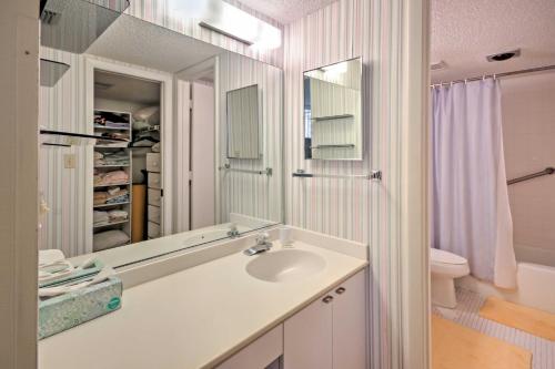 Beachfront Sarasota Resort Condo with Siesta Key View - image 5