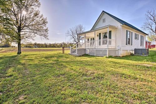 Rush Farmhouse - 5 Mi to Shawnee National Forest, Metropolis