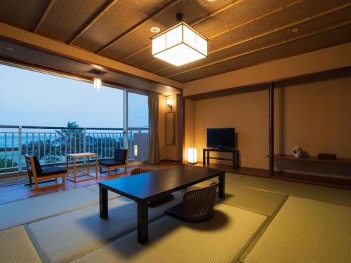 room detail thumbnail 1