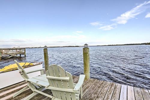 B&B Swansboro - Serenity by the Sea Home with Dock - 6 Mi to Beach! - Bed and Breakfast Swansboro