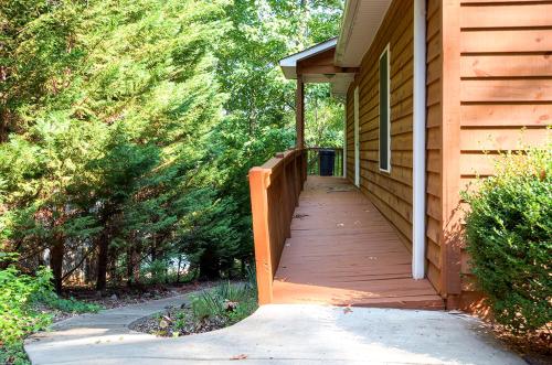Picturesque Lake Hartwell Home with Pool and Golf Access! - main image