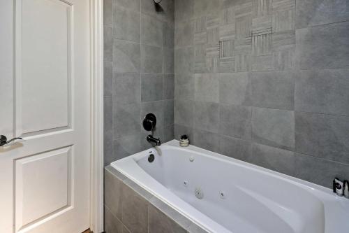 Sarasota House with Backyard Oasis - 10 mins to Beach - image 3