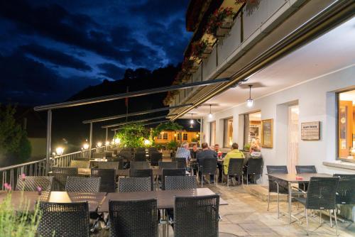 餐廳, VISPERBLICK 24-7 Parkplatz und Frühstück inkl (VISPERBLICK 24-7 Parkplatz und Fruhstuck inkl) in 奧伊塞貝格