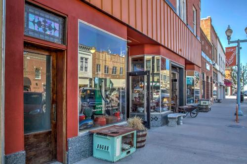 Historic DT Laramie Apartment Deck and 1 Mi to UW! - image 2