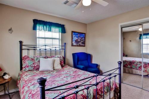 Beautiful Beach House with Sunset View and Large Deck! - image 5
