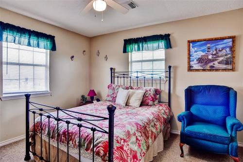 Beautiful Beach House with Sunset View and Large Deck! - image 11