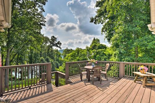 LaFollette Townhome with Deck and Norris Lake Views!