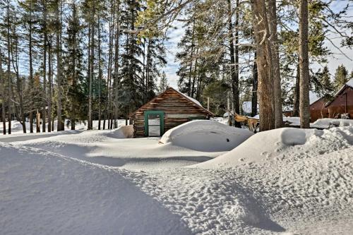 West Glacier Cabin with Gas Grill Near Flathead River - image 8