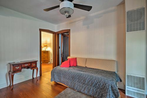 Charming Vintage Union Pier Home - Walk to Beach! - image 7