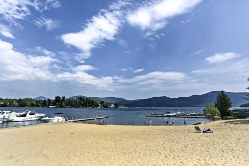 Walk to Lake George! Bolton Landing Cottage in โบลตัน แลนดิ้ง(นิวยอร์ค)