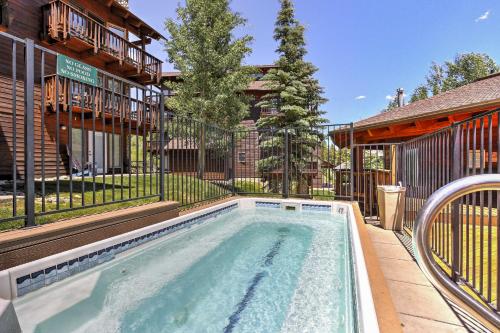 Spacious Breckenridge Condo Walk to Ski Lifts! in เบรกเคนริดจ์ (CO)