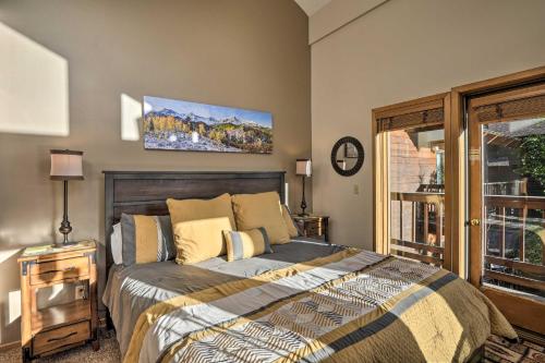 Spacious Breckenridge Condo Walk to Ski Lifts! in เบรกเคนริดจ์ (CO)