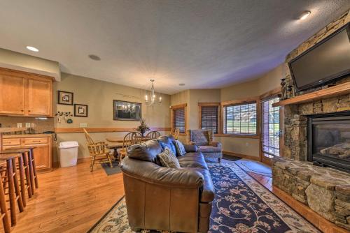 Cozy Southwind Seven Springs Home Ski-In and Ski-Out! - image 5