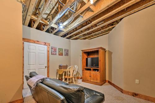 Cozy Southwind Seven Springs Home Ski-In and Ski-Out! - image 7
