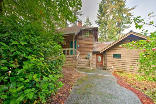 Waterfront Bainbridge Island Home with Stunning Views