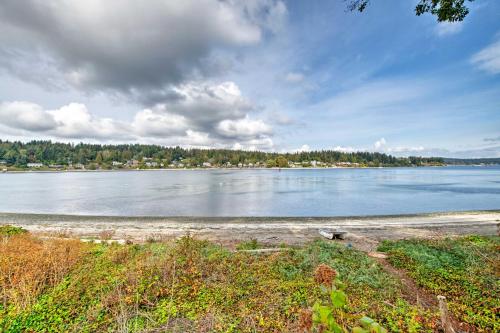 Waterfront Bainbridge Island Home with Stunning Views