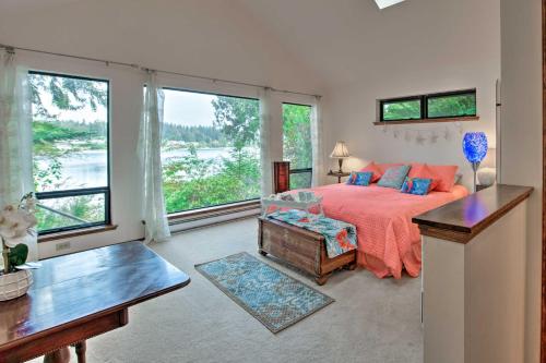 Waterfront Bainbridge Island Home with Stunning Views