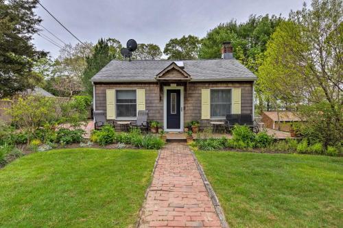 Cute East Hampton Cottage with Patio - Walk to Beach - East Hampton